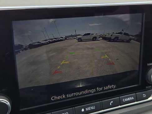 Used 2025 Nissan Rogue S FWD image 18
