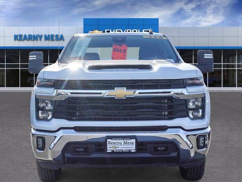 Used 2025 Chevrolet Silverado 2500 LT w/ Convenience Package AWD/4WD image 2