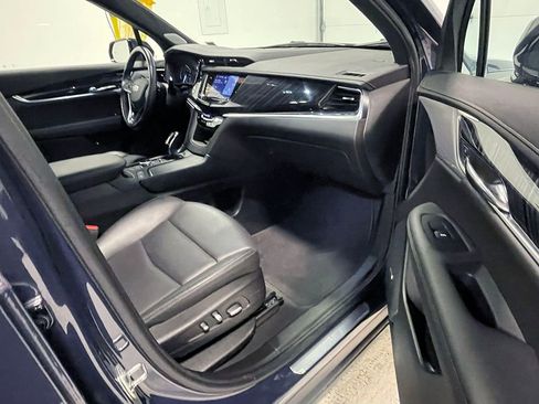 Used 2025 Cadillac XT6 Premium Luxury image 32
