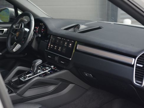 Certified 2021 Porsche Cayenne Coupe AWD/4WD image 26