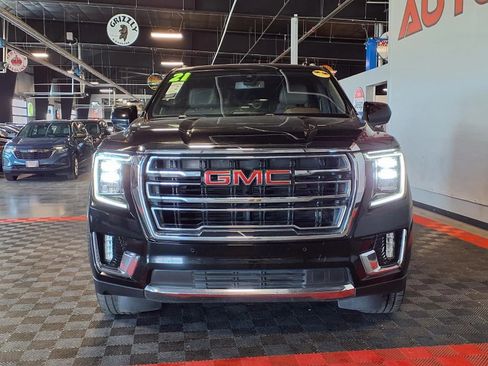 Used 2021 GMC Yukon XL SLT image 2