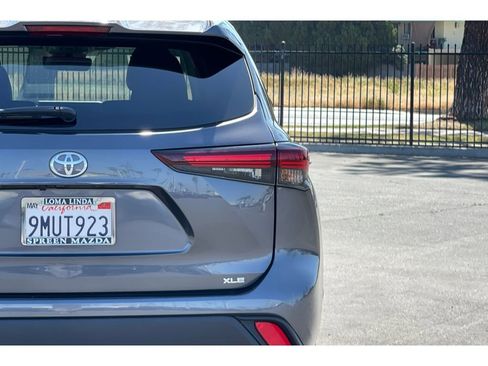 Used 2024 Toyota Highlander XLE image 17