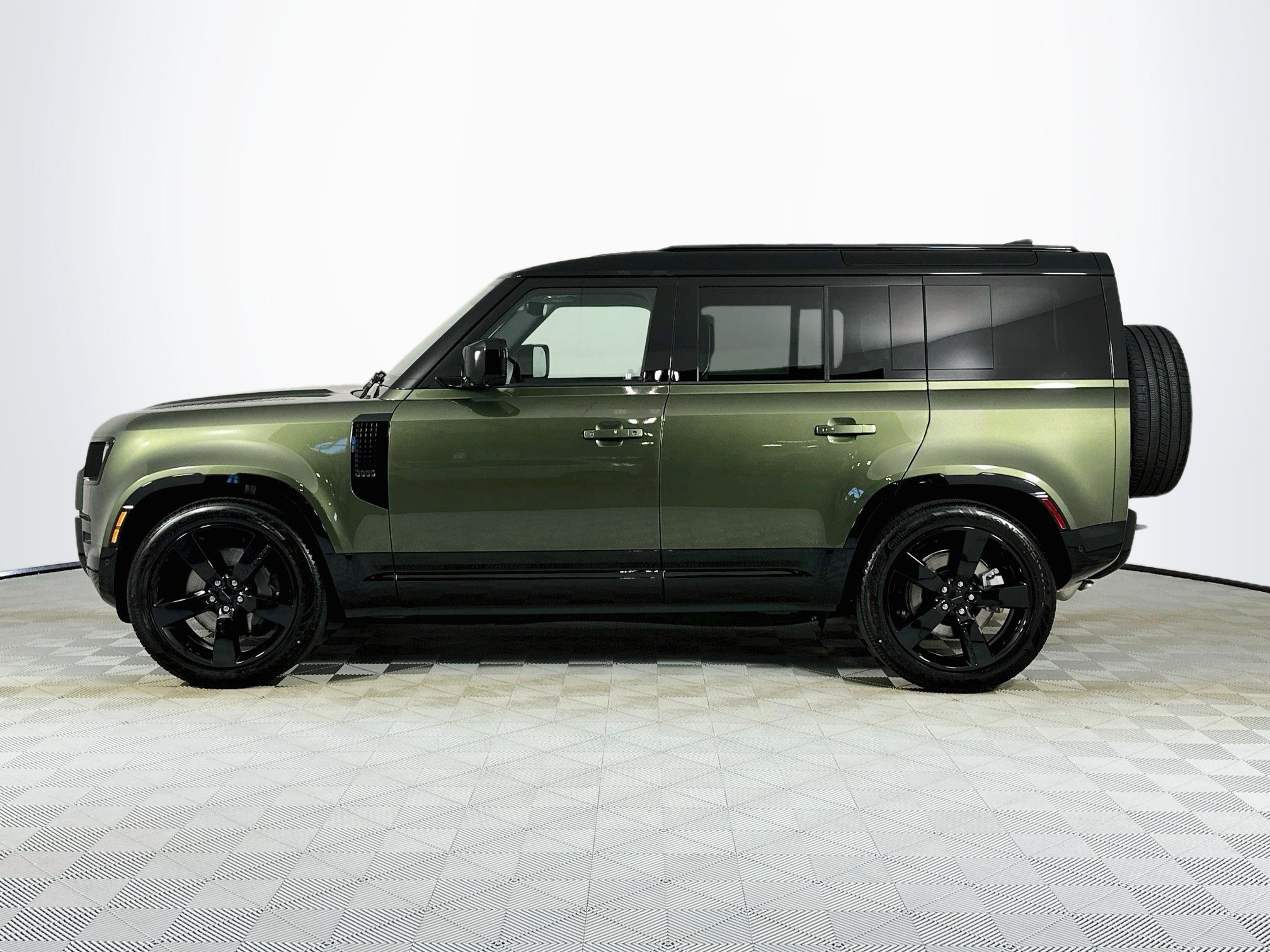 New 2026 Land Rover Defender 110 X-Dynamic SE AWD/4WD image 8