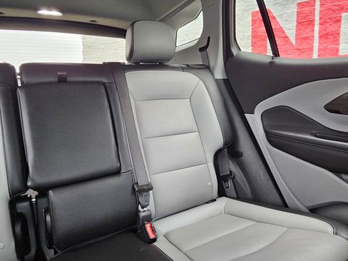 Used 2024 GMC Terrain SLT image 26