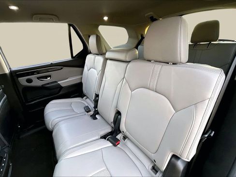 Used 2025 Honda Pilot EX-L image 18