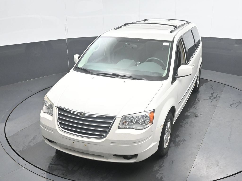Used 2010 Chrysler Town & Country Touring FWD image 31