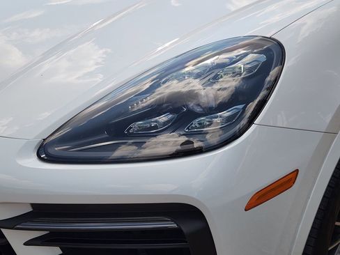 Used 2020 Porsche Cayenne AWD/4WD image 9