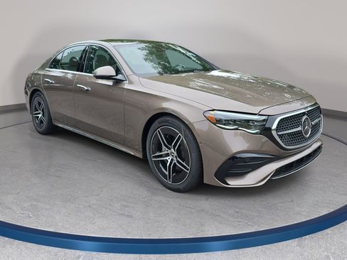 New 2026 Mercedes-Benz E 350 4MATIC Sedan image 3