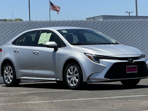 Used 2026 Toyota Corolla LE FWD image 2