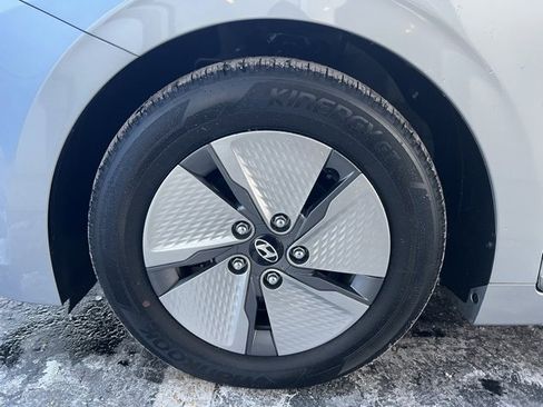 Used 2022 Hyundai Ioniq SE image 39