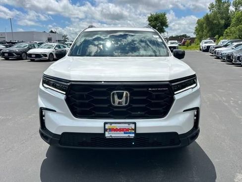 New 2025 Honda Pilot Black Edition image 8