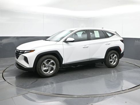 Used 2024 Hyundai Tucson SE image 2