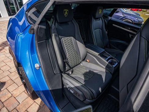 Used 2022 Lamborghini Urus image 37