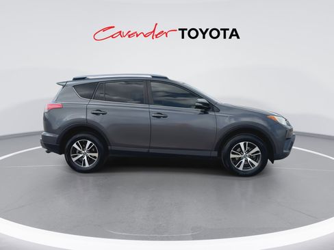 Used 2018 Toyota RAV4 XLE FWD image 9