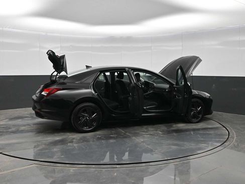 Used 2023 Hyundai Elantra SEL image 31