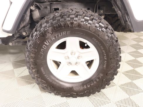 Used 2021 Jeep Gladiator Sport AWD/4WD image 17
