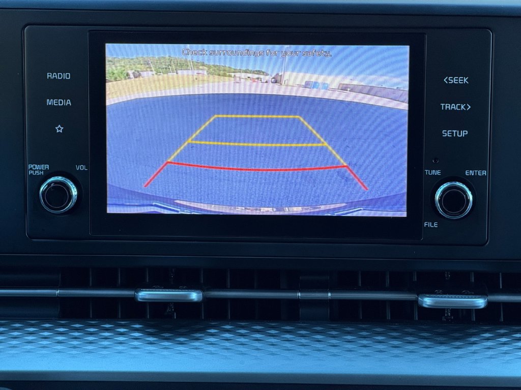 Used 2022 Kia Carnival LX FWD image 12