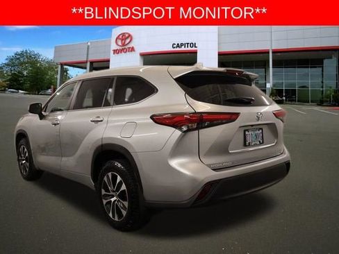 Used 2023 Toyota Highlander XLE AWD/4WD image 5