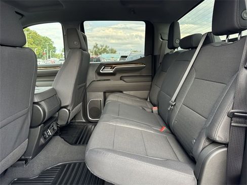 New 2026 GMC Sierra 1500 SLE image 9
