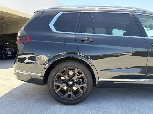 Used 2024 BMW X7 xDrive40i w/ Parking Assistance Package AWD/4WD image 5