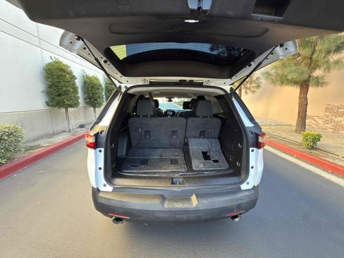 Used 2018 Chevrolet Traverse LT w/ LPO, Black Accent Package image 71