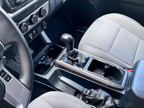 Used 2019 Toyota Tacoma SR5 AWD/4WD image 17