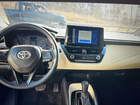 Used 2025 Toyota Corolla LE image 13