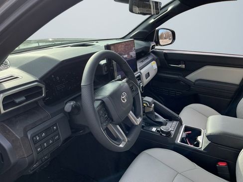 Used 2025 Toyota Tacoma Limited image 10