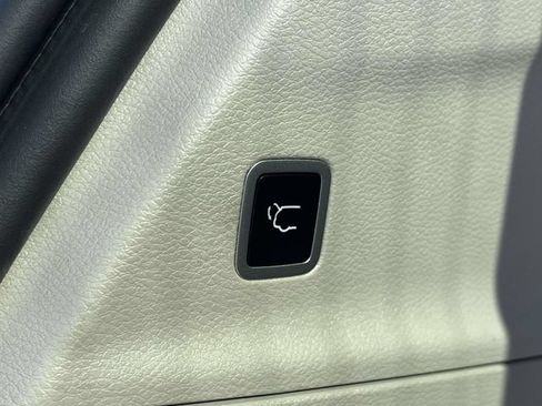 Used 2020 Chrysler Pacifica Limited FWD image 23