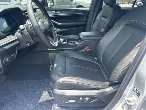 New 2026 Jeep Grand Cherokee Limited AWD/4WD image 9