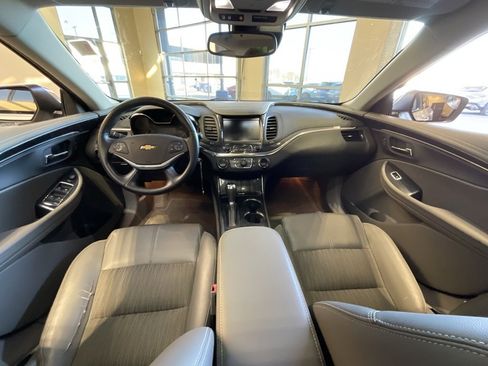 Used 2016 Chevrolet Impala LT w/ Convenience Package image 8