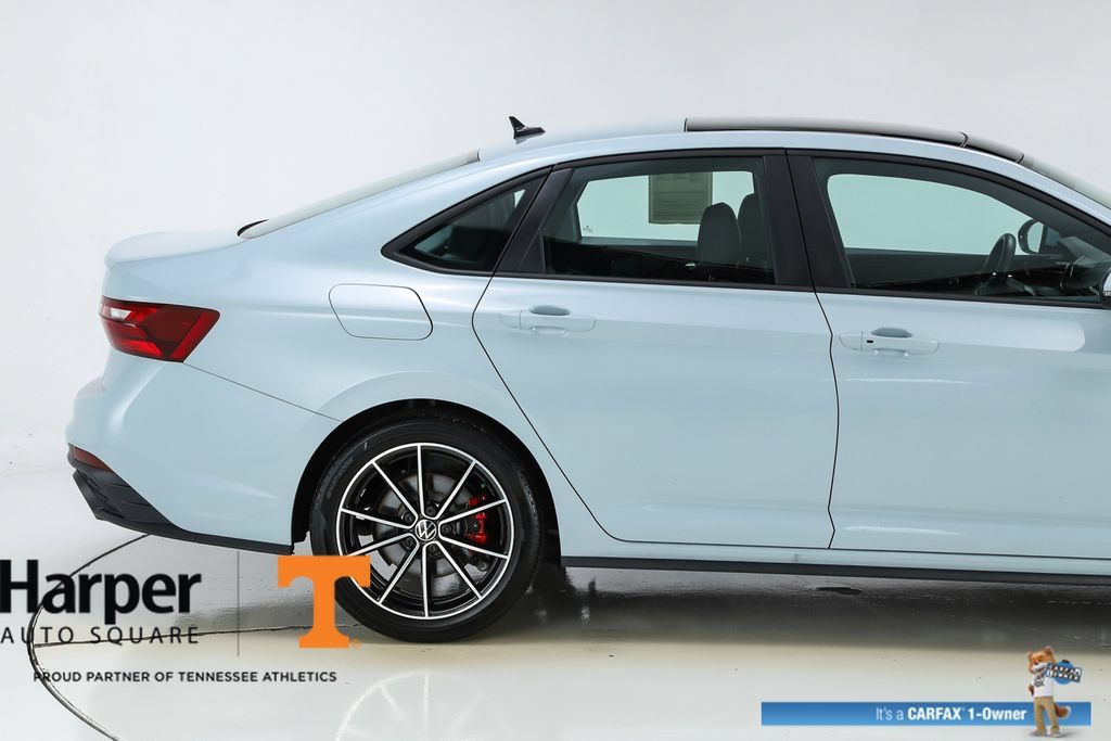 Used 2025 Volkswagen Jetta GLI Autobahn FWD image 11