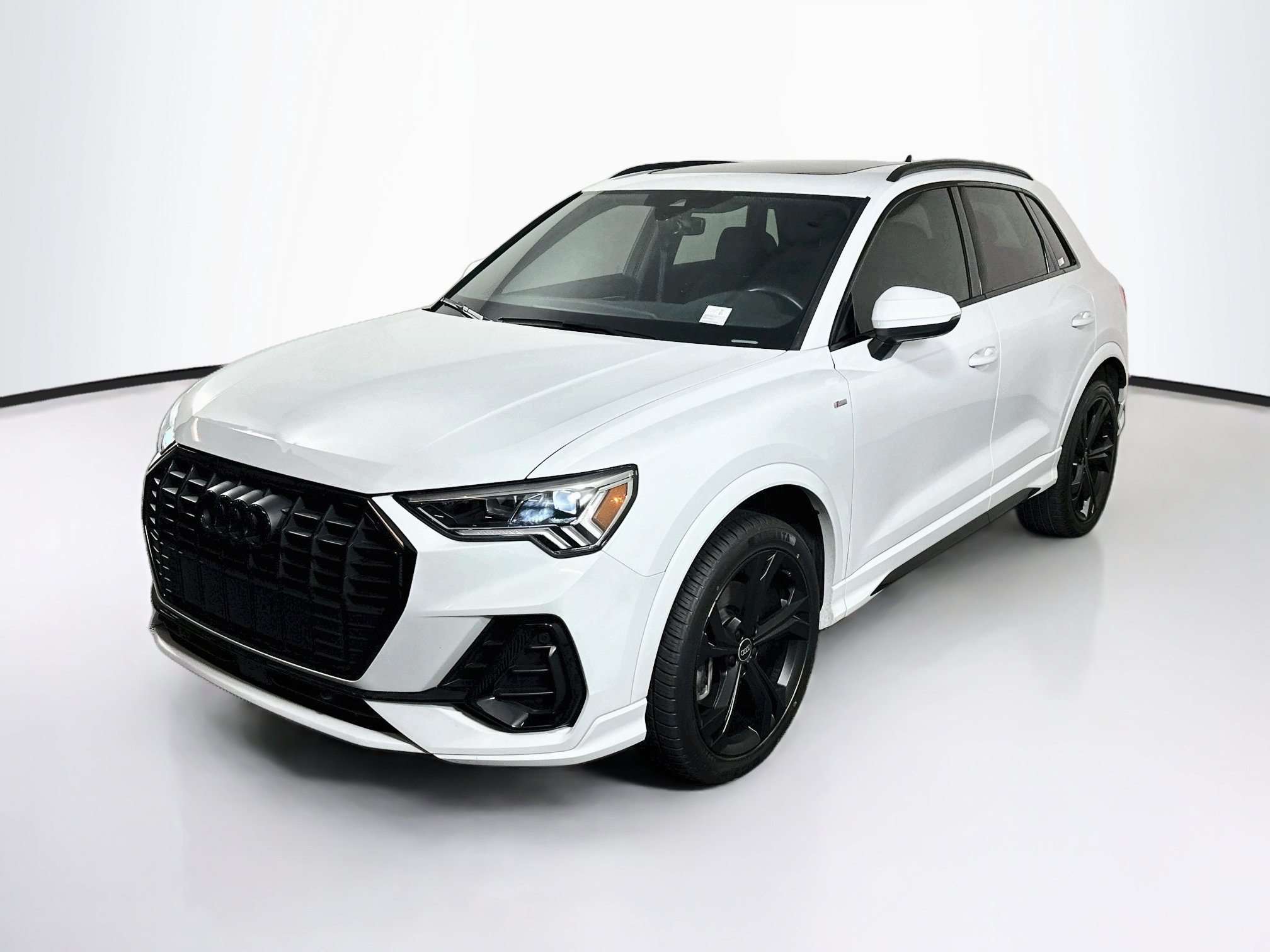 Used 2023 Audi Q3 2.0T Premium Plus w/ Premium Plus Package AWD/4WD image 3