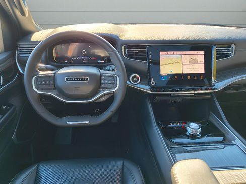 Used 2022 Jeep Wagoneer Series III w/ Premium Group I RWD image 30
