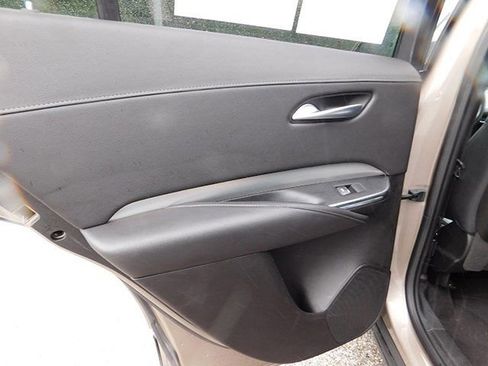 Used 2023 Cadillac XT4 Premium Luxury image 11