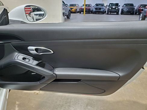Used 2019 Porsche 718 Boxster RWD image 15