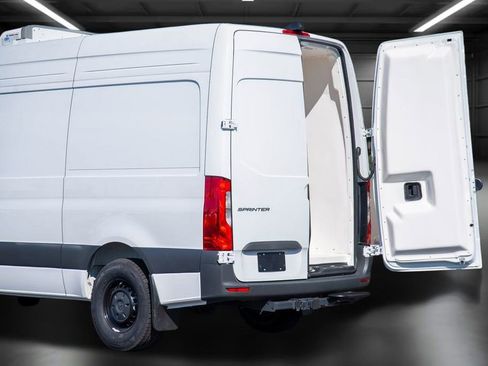 Used 2024 Mercedes-Benz Sprinter 144 Cargo image 17
