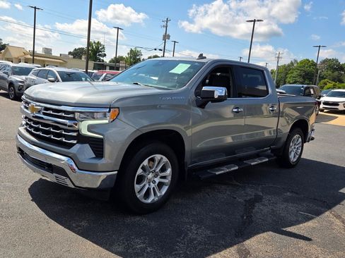 Used 2023 Chevrolet Silverado 1500 LTZ AWD/4WD image 3