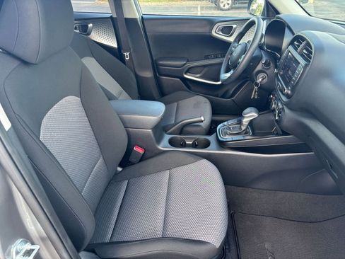 Used 2025 Kia Soul LX w/ LX Technology Package image 34