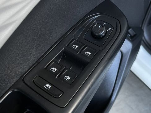 Used 2022 Volkswagen Taos S image 10