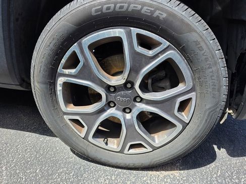 Used 2016 Jeep Renegade Limited AWD/4WD image 4