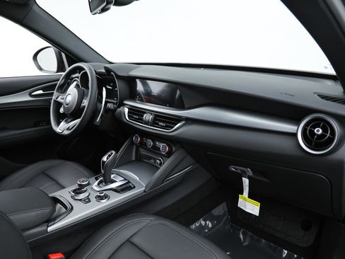 New 2025 Alfa Romeo Stelvio Sprint w/ Convenience Package AWD/4WD image 10