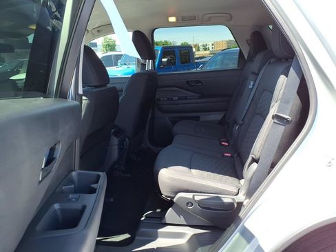 Used 2025 Nissan Pathfinder SV AWD/4WD image 23