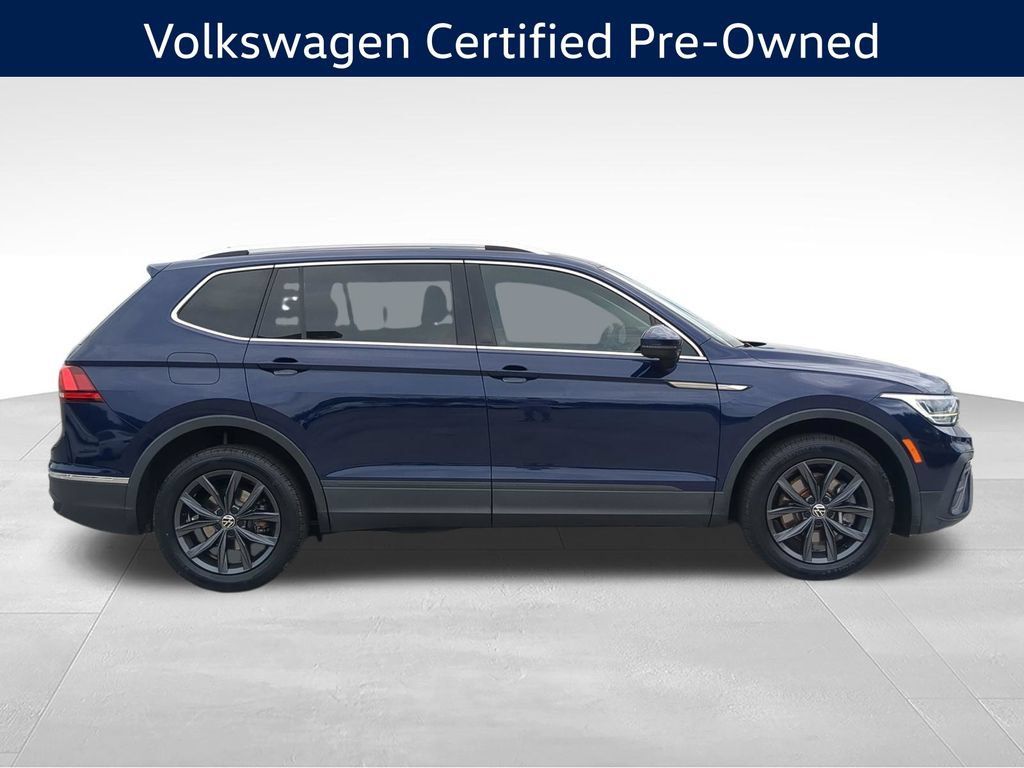 Certified 2022 Volkswagen Tiguan SE FWD image 2
