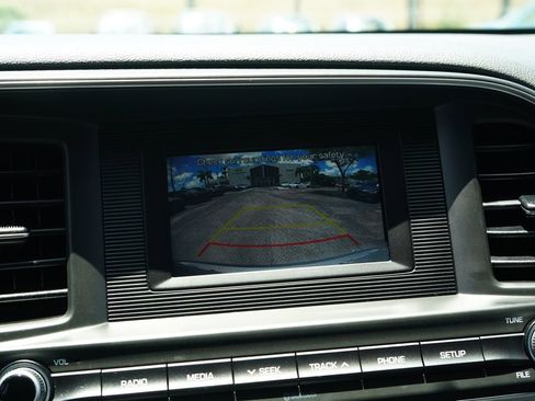 Used 2020 Hyundai Elantra SE FWD image 6