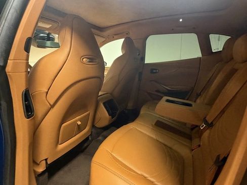 Used 2022 Aston Martin DBX image 8