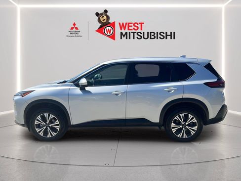 Used 2023 Nissan Rogue SV FWD image 2
