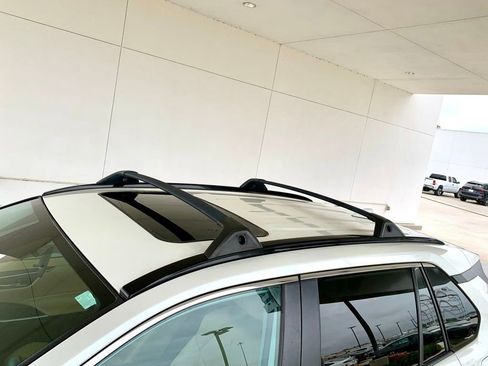 Used 2021 Toyota RAV4 XLE Premium image 10