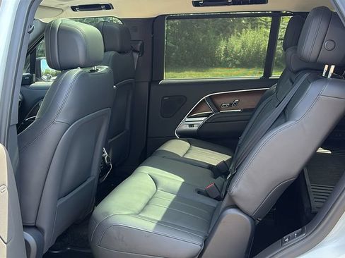 Used 2025 Land Rover Range Rover Long Wheelbase SE AWD/4WD image 21