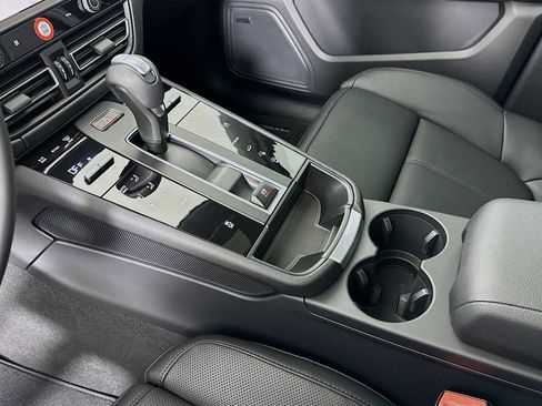 New 2026 Porsche Macan image 21